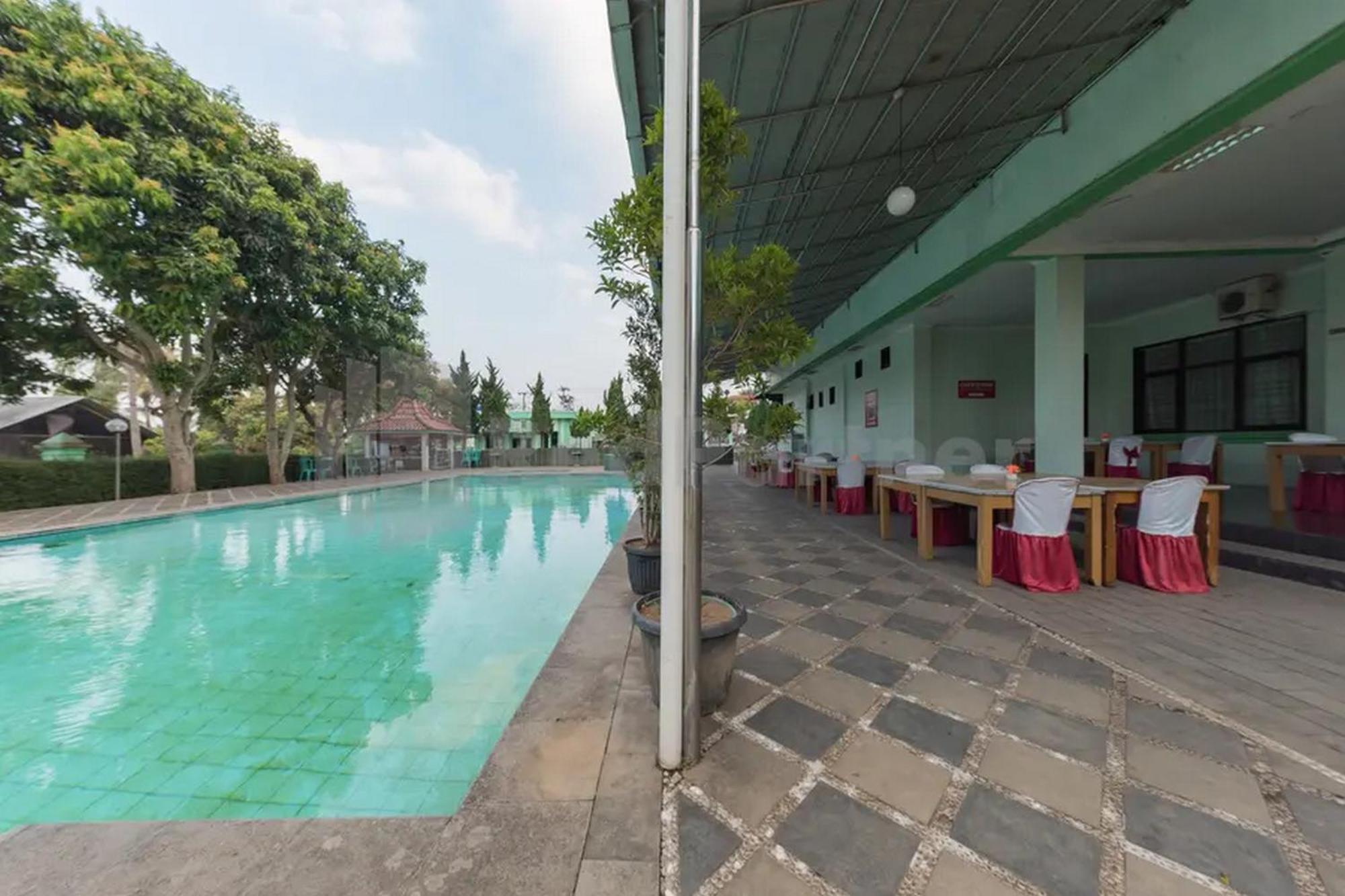 Hotel Ayong Linggarjati Kuningan Mitra Reddoorz Eksteriør bilde