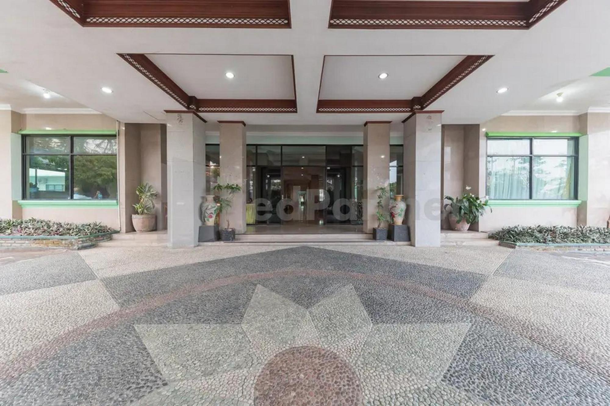 Hotel Ayong Linggarjati Kuningan Mitra Reddoorz Eksteriør bilde
