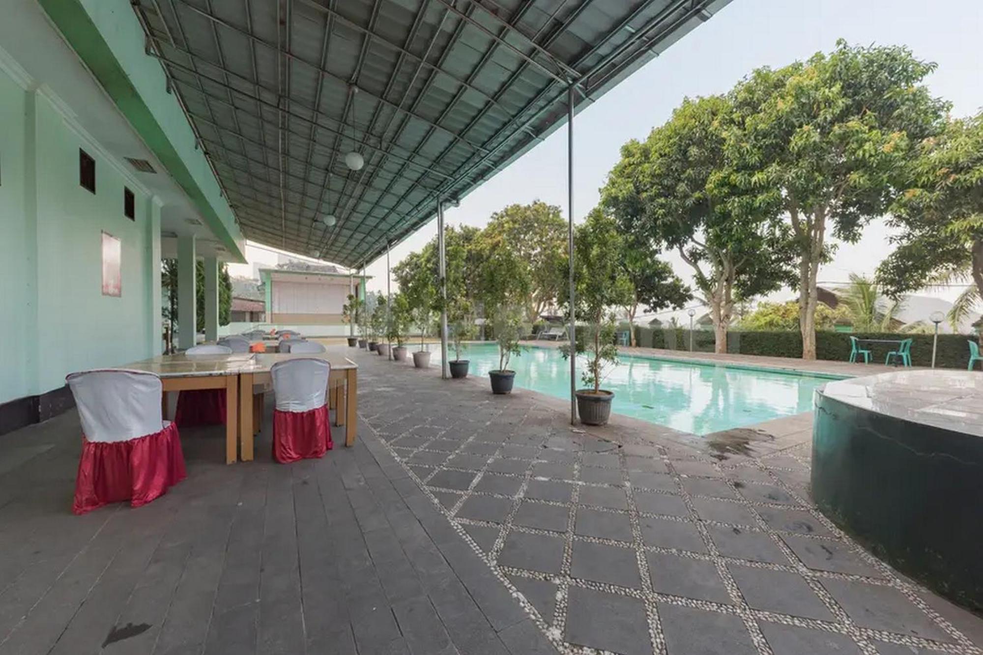Hotel Ayong Linggarjati Kuningan Mitra Reddoorz Eksteriør bilde