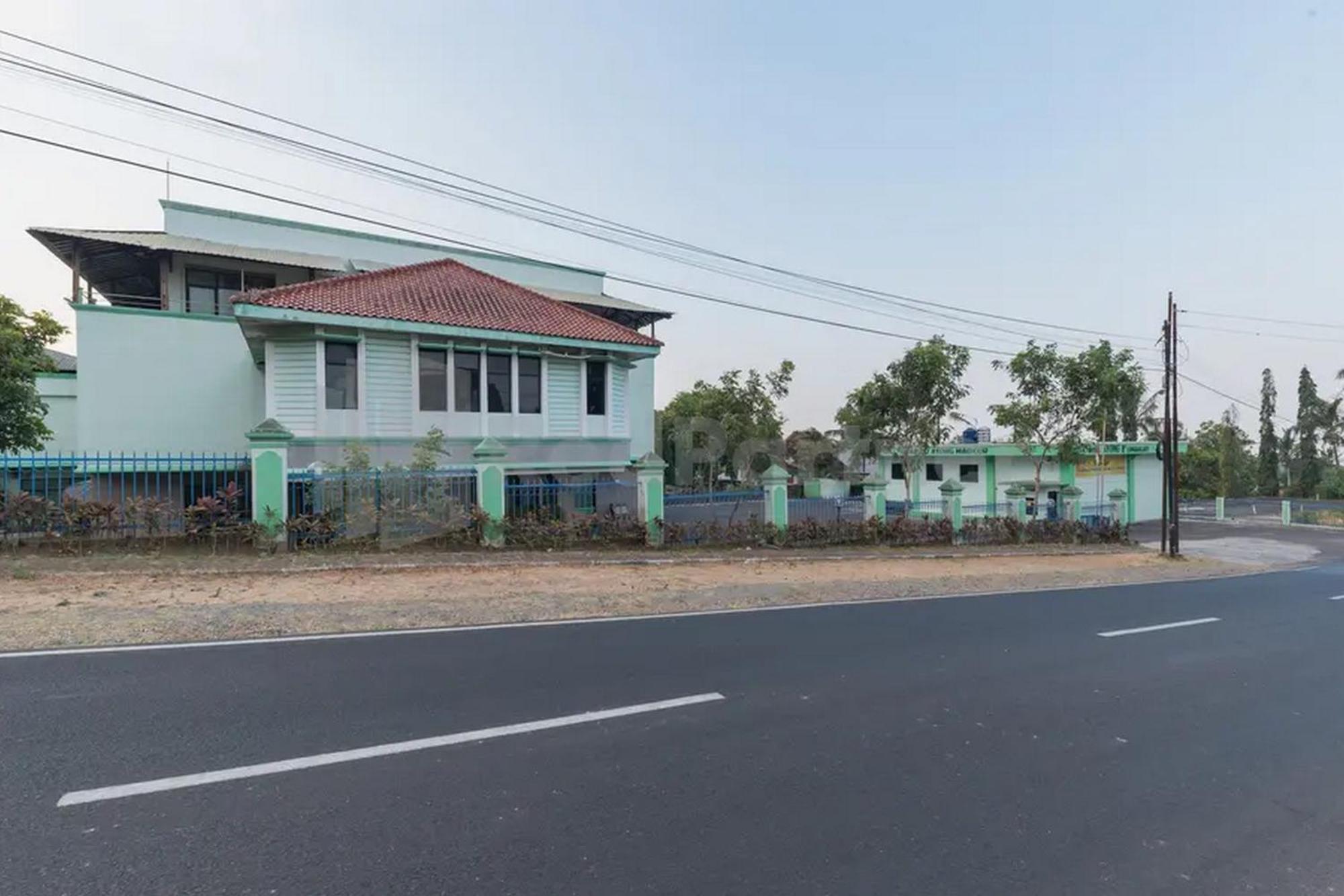 Hotel Ayong Linggarjati Kuningan Mitra Reddoorz Eksteriør bilde