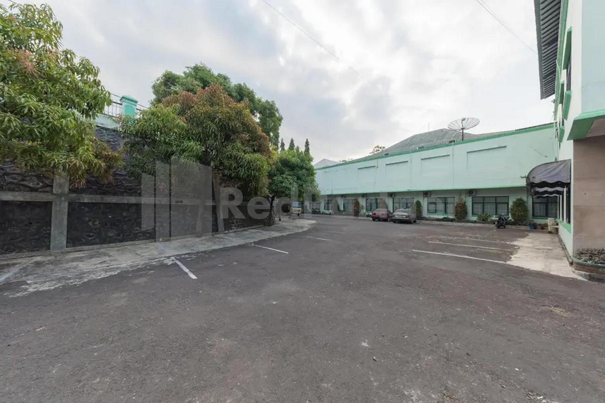 Hotel Ayong Linggarjati Kuningan Mitra Reddoorz Eksteriør bilde