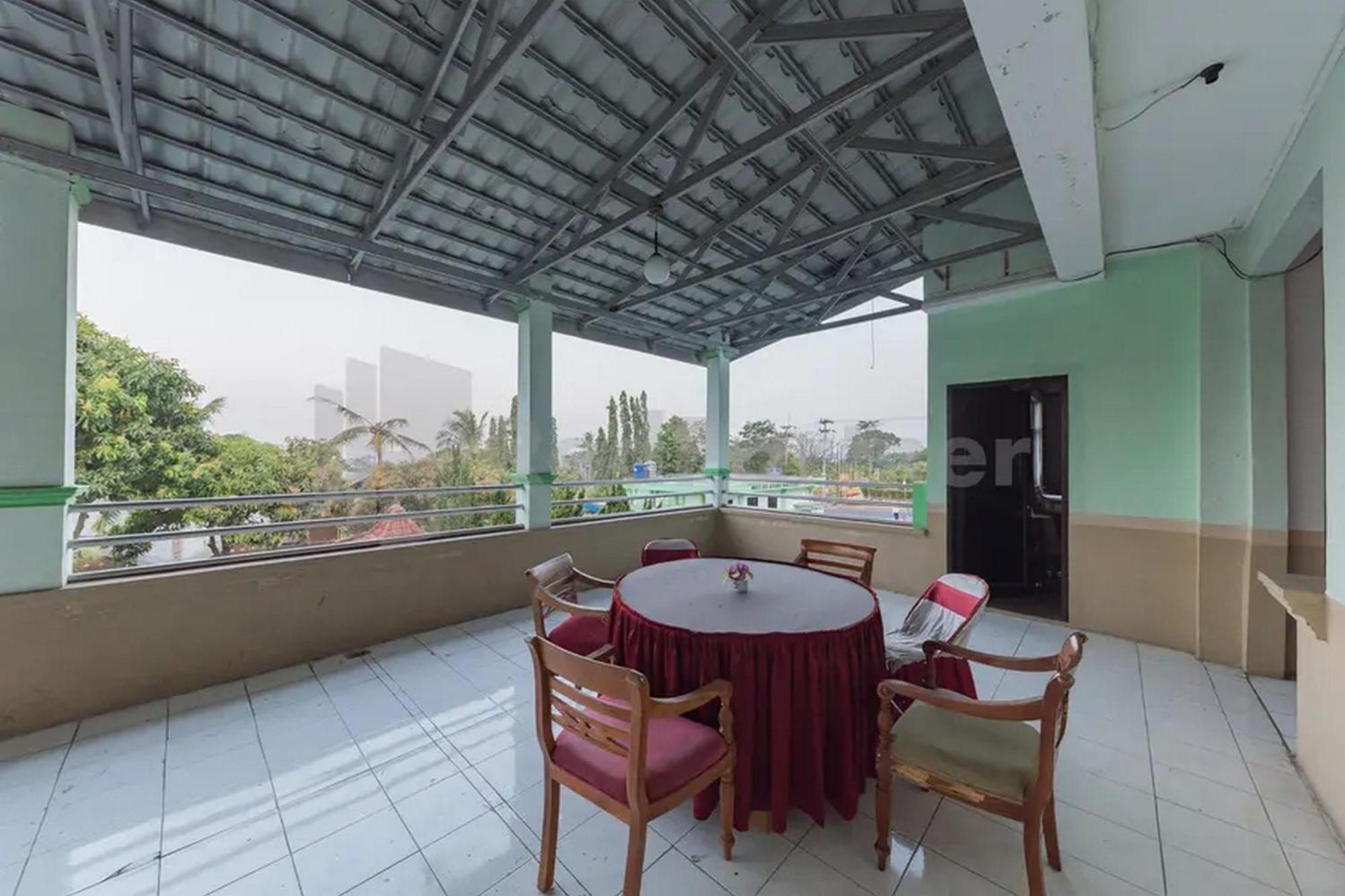 Hotel Ayong Linggarjati Kuningan Mitra Reddoorz Eksteriør bilde