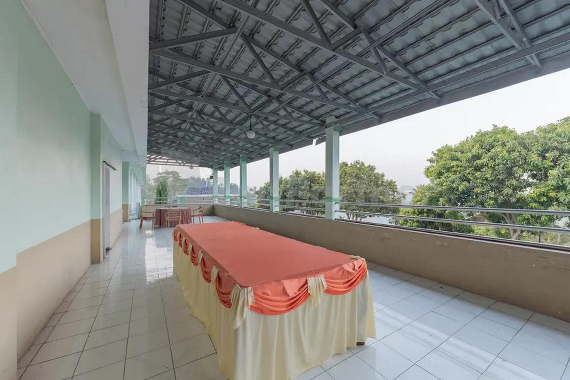 Hotel Ayong Linggarjati Kuningan Mitra Reddoorz Eksteriør bilde
