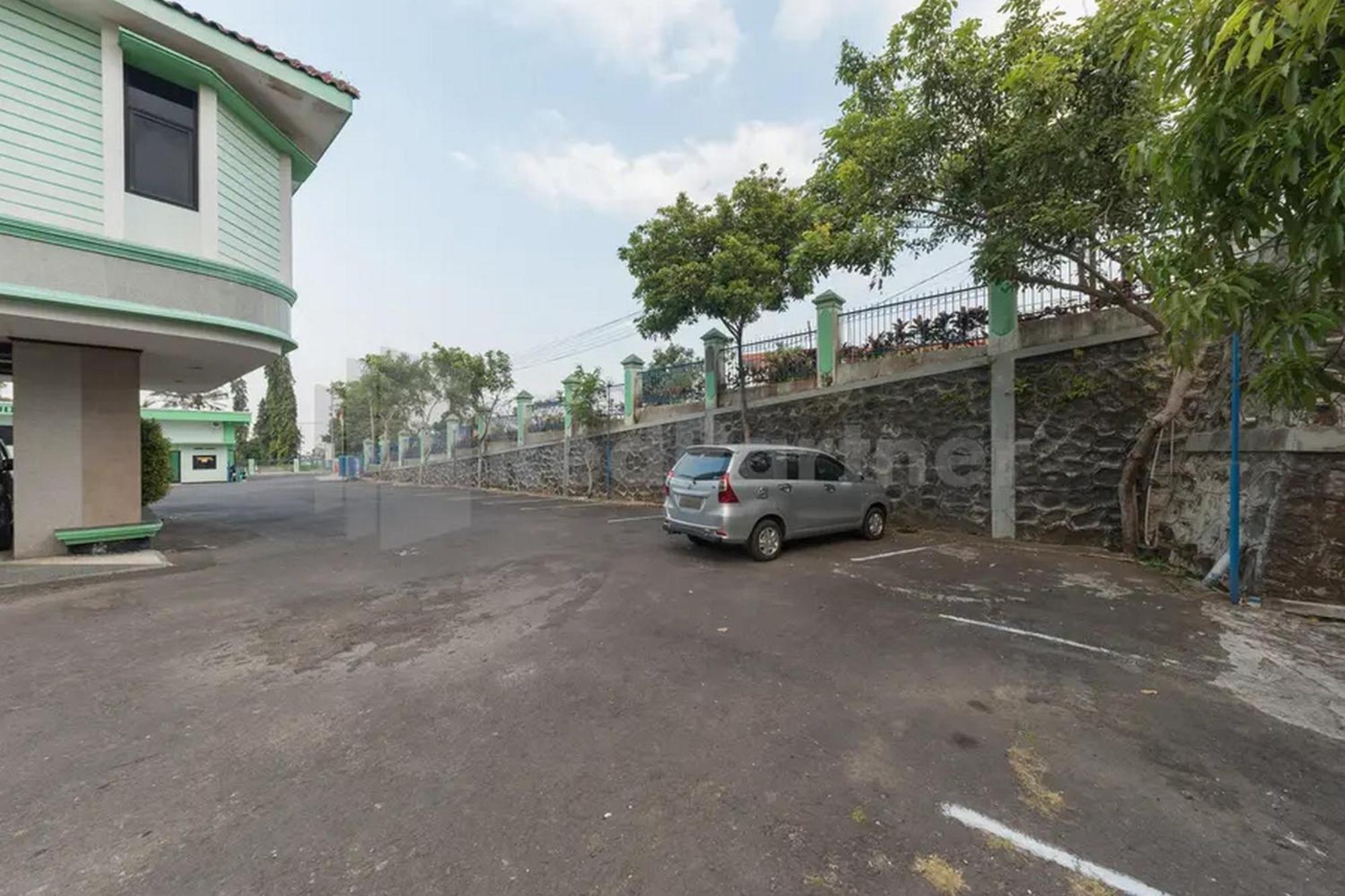 Hotel Ayong Linggarjati Kuningan Mitra Reddoorz Eksteriør bilde