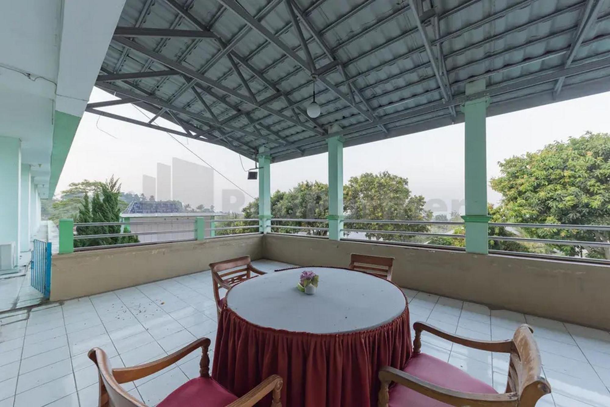 Hotel Ayong Linggarjati Kuningan Mitra Reddoorz Eksteriør bilde