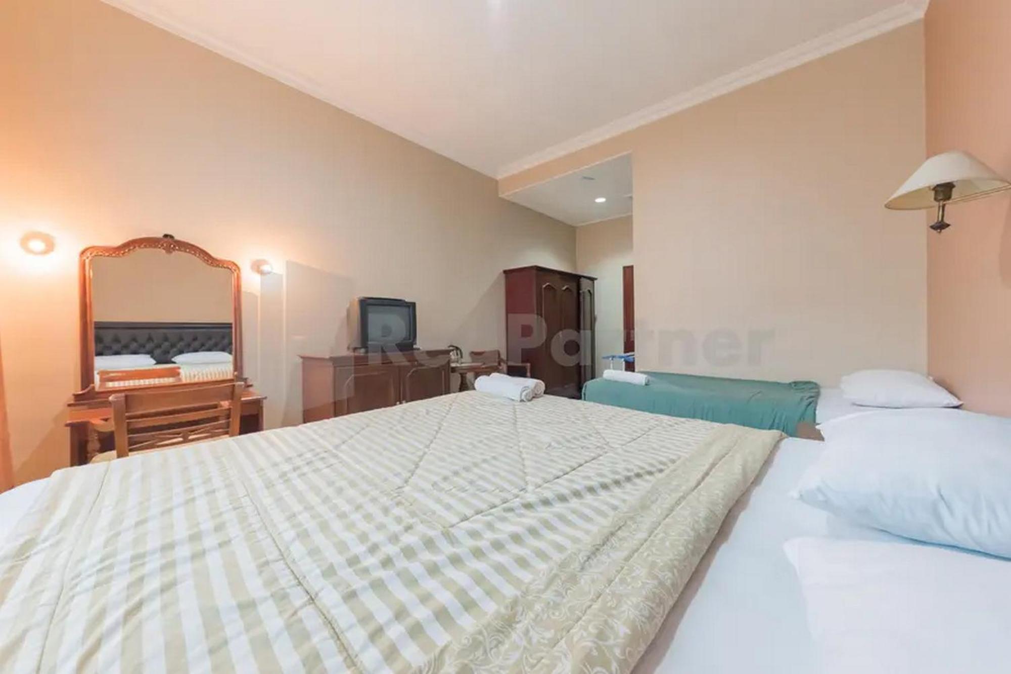 Hotel Ayong Linggarjati Kuningan Mitra Reddoorz Eksteriør bilde