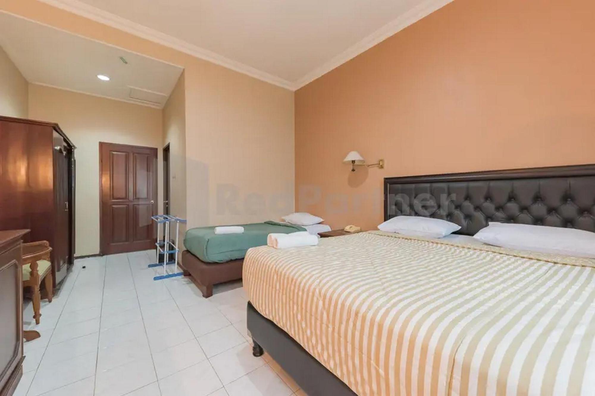 Hotel Ayong Linggarjati Kuningan Mitra Reddoorz Eksteriør bilde